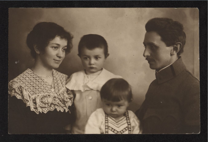 Rodzice Jerzego, Ferdynand i Maria, oraz ich najstarsi synowie, Marian i Zygmunt 