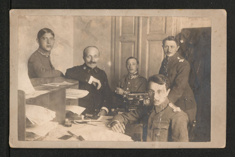 Ferdynand Kostiuk, na górze po prawej, i współtowarzysze obrony Lwowa, Dobromil, styczeń 1919 r.