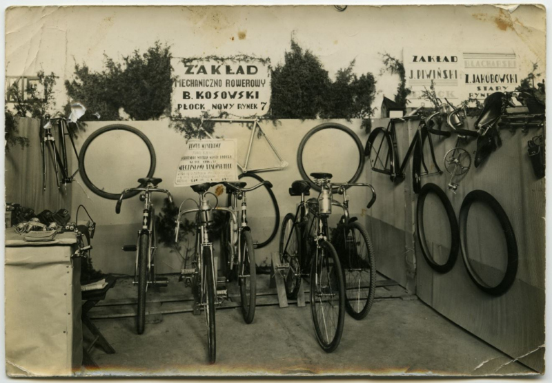 12-wystawa-plockiego-rzemiosla-zaklad-mechaniczno-rowerowy-rodziny-kosowskich-1934-r-543